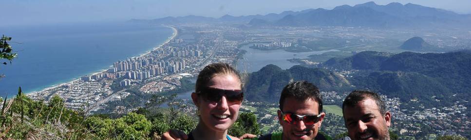 Com o Álvaro e o Valentín na Trilha da Pedra da Gavea, no Parque Nacional da Tijuca, no Rio de Janeiro